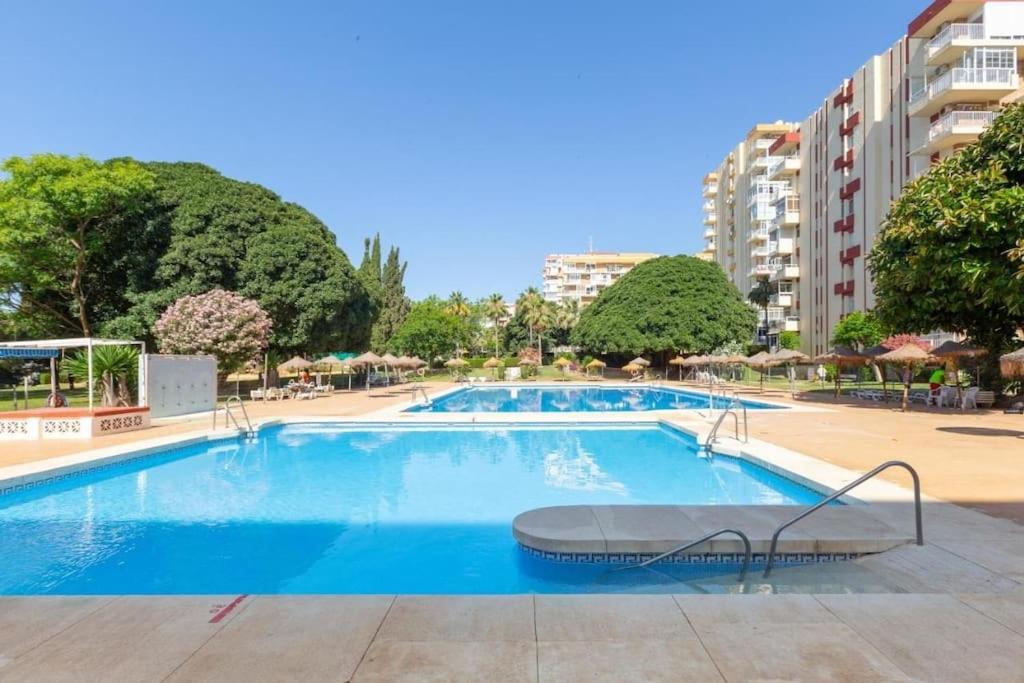 Apt Moderno Con Vistas, Recepcion 24 Hs Y Piscinas بينالماذينا المظهر الخارجي الصورة