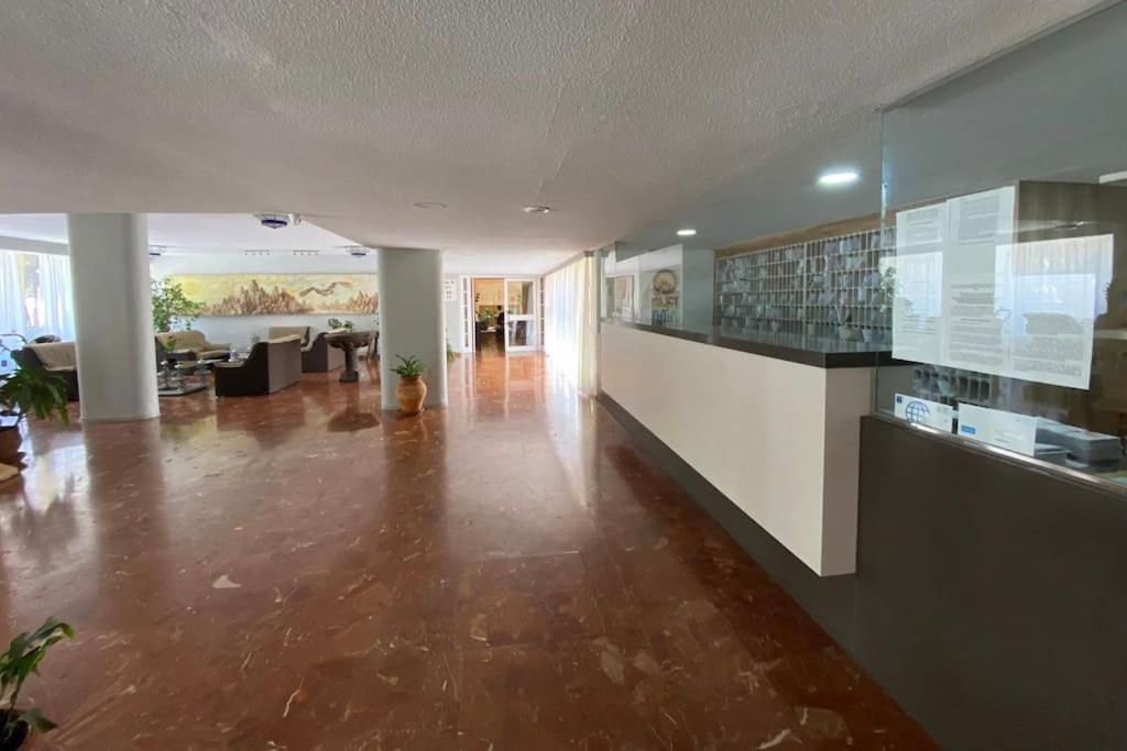 Apt Moderno Con Vistas, Recepcion 24 Hs Y Piscinas بينالماذينا المظهر الخارجي الصورة
